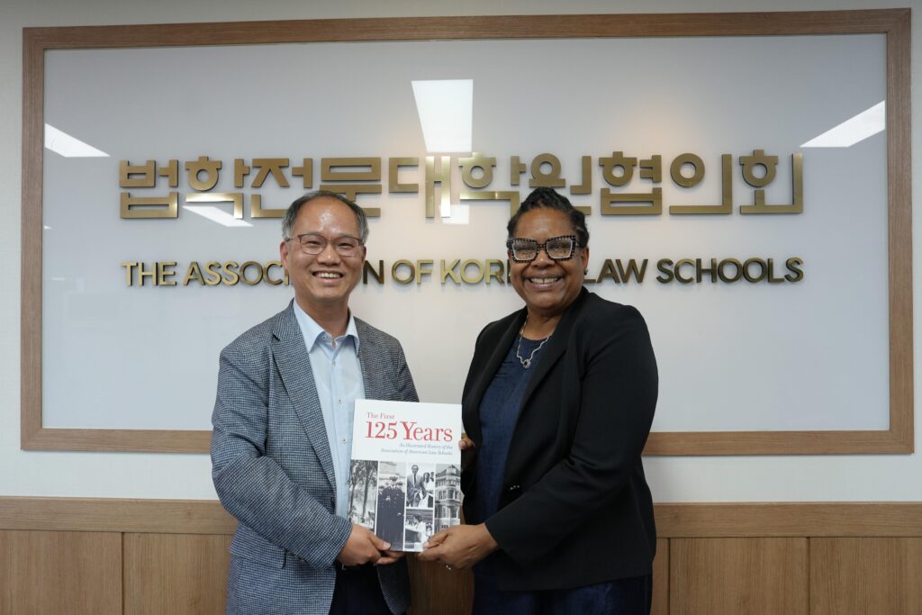 Professor Dae Sik Hong of Sogang University (Chairperson of AKLS) with AALS President Danielle M. Conway